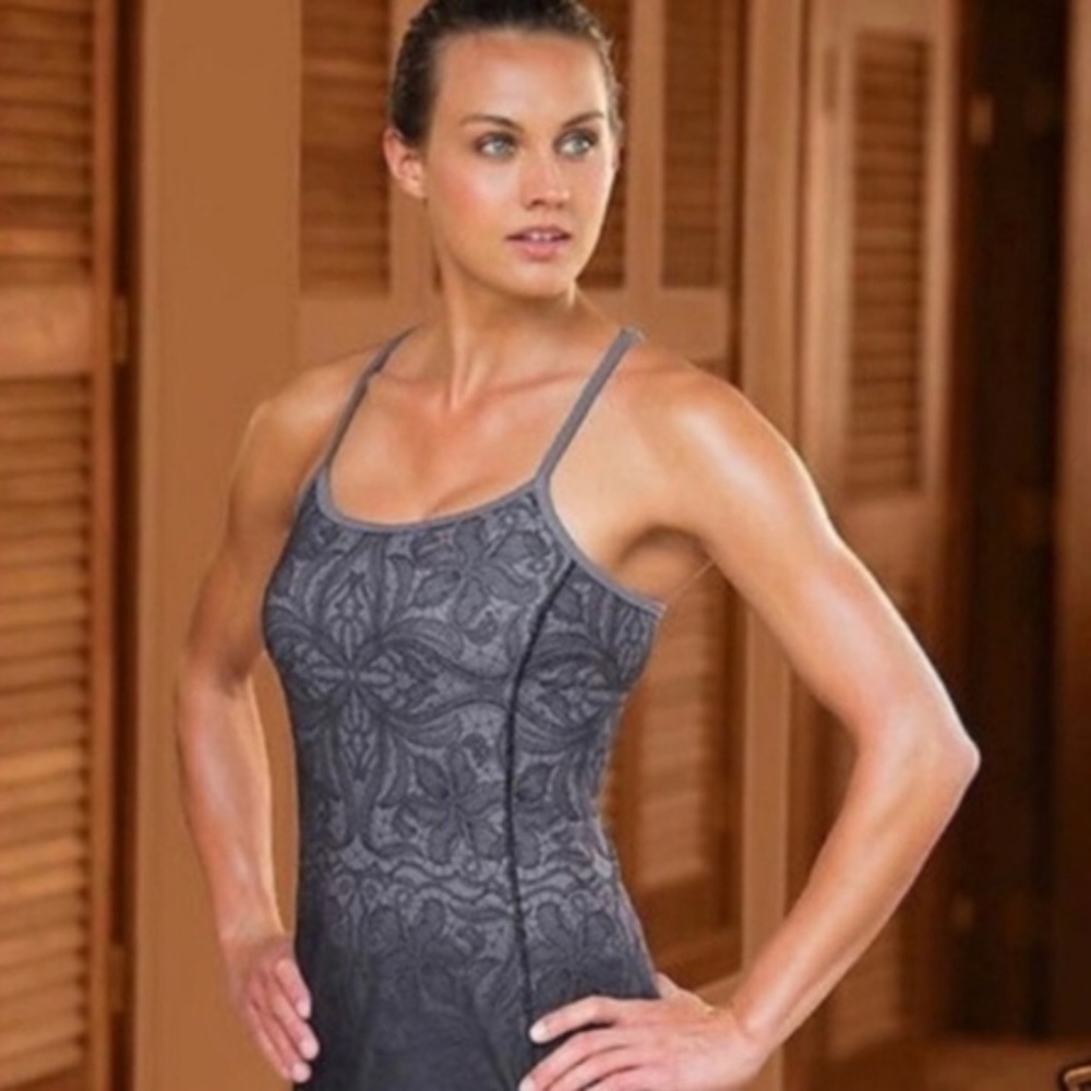 Athleta Harmonious Grey Y Tank Top Sz Small